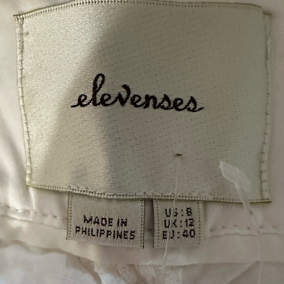 Anthropologie Elevenses Lace Scalloped Cutout Crochet White Shorts size 8 NWT - Picture 15 of 16